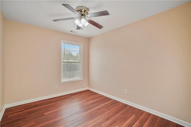 Building Photo - 1938 Dilcrest Dr