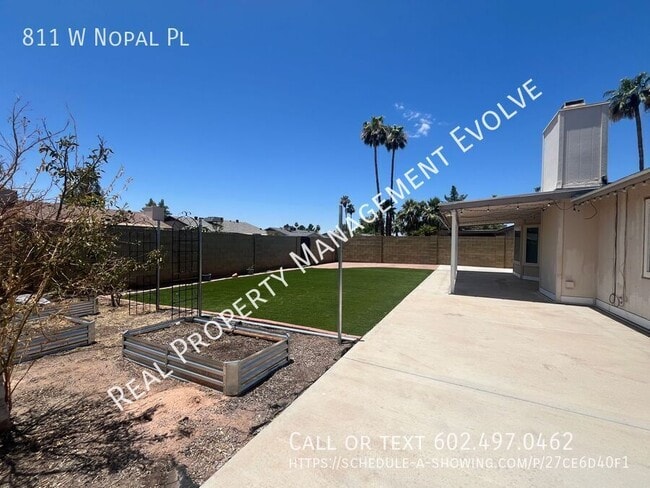 Building Photo - 811 W Nopal Pl