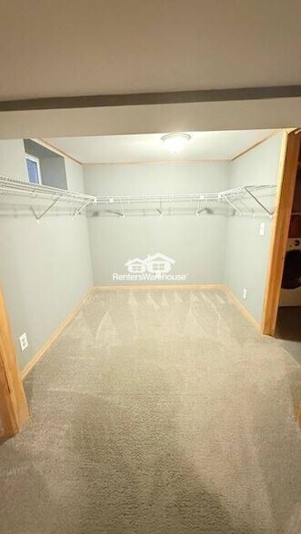 Building Photo - 708 10th Ave SE