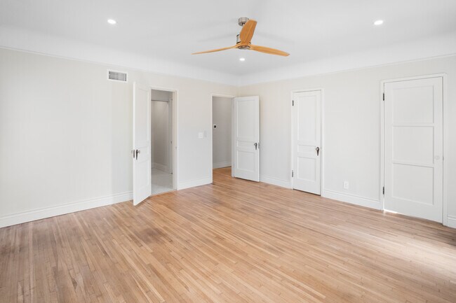 Building Photo - 1215 S Crescent Heights Blvd