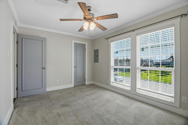 Building Photo - 606 Warsaw Dr