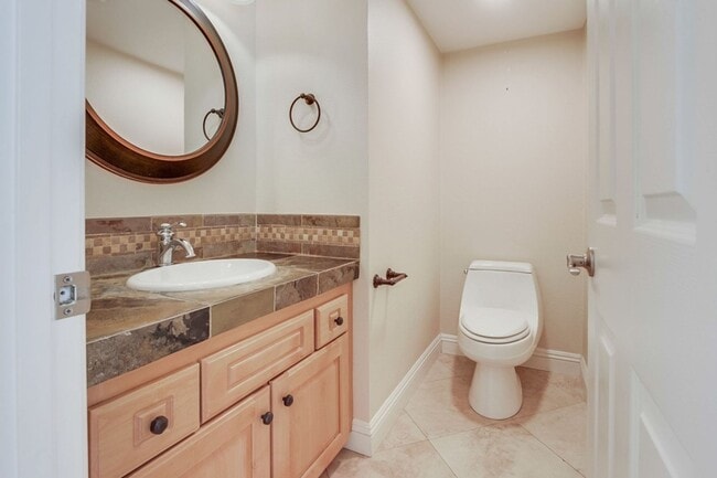 Building Photo - Fantastic ocean views in this spectacular ...
