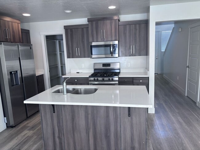 Building Photo - 4 bed | 2 1/2 bath | 2 car garage in Desert Canyon with washer/dryer/fridge