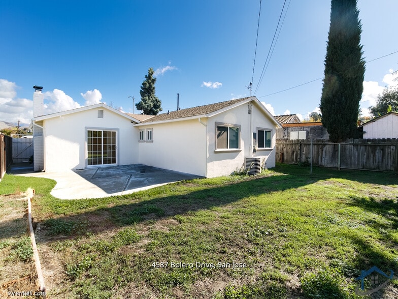 Building Photo - 4587 Bolero Dr