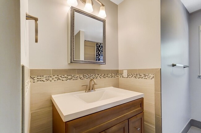 Building Photo - Fully Remodeled Ranch Style Home In South Park! (Landscaping Included)