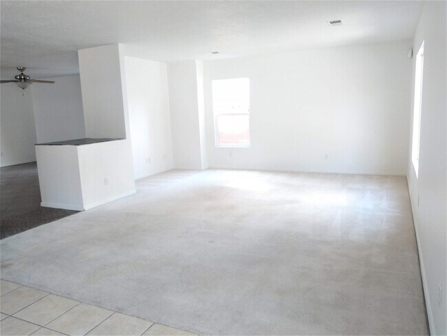 Building Photo - 3BR, 2.5BA, 2CG