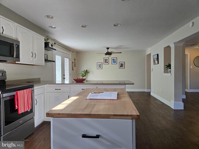 Building Photo - 3300 Mt Airy Ct
