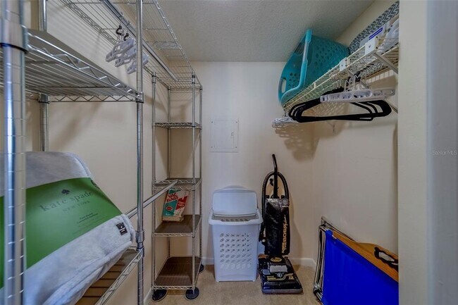 Building Photo - 4575 Cove Cir