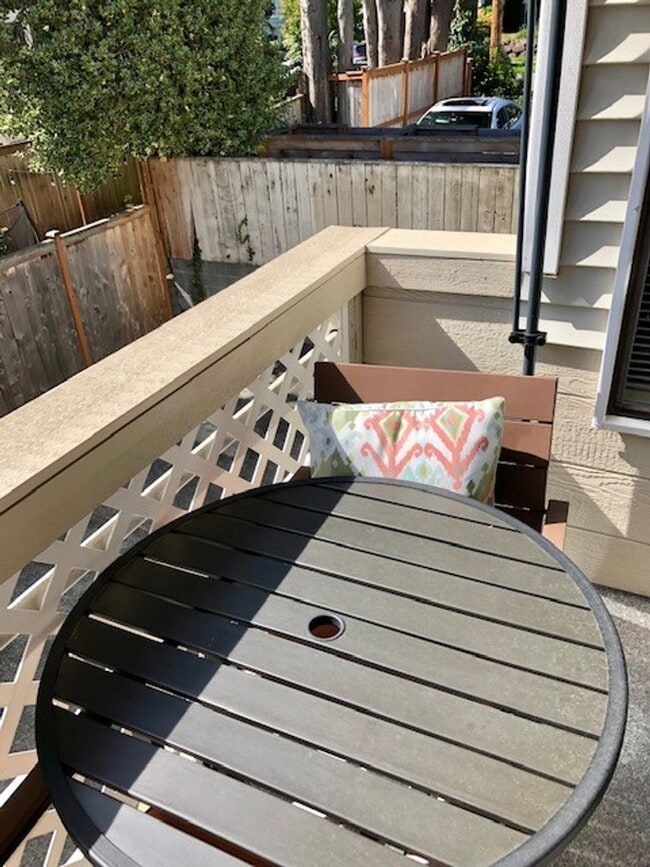 Building Photo - HASHASH BALLARD DUPLEX