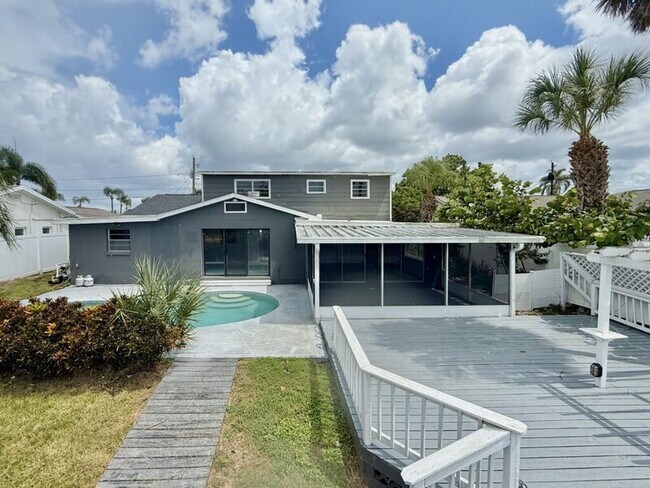 Building Photo - 8718 Thornwood Ln