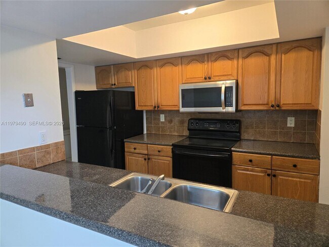 Building Photo - 6252 Highland Ct