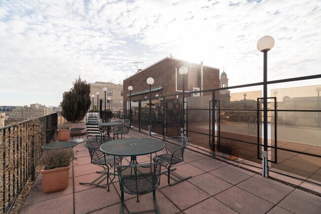 Building Photo - 1420 N St NW