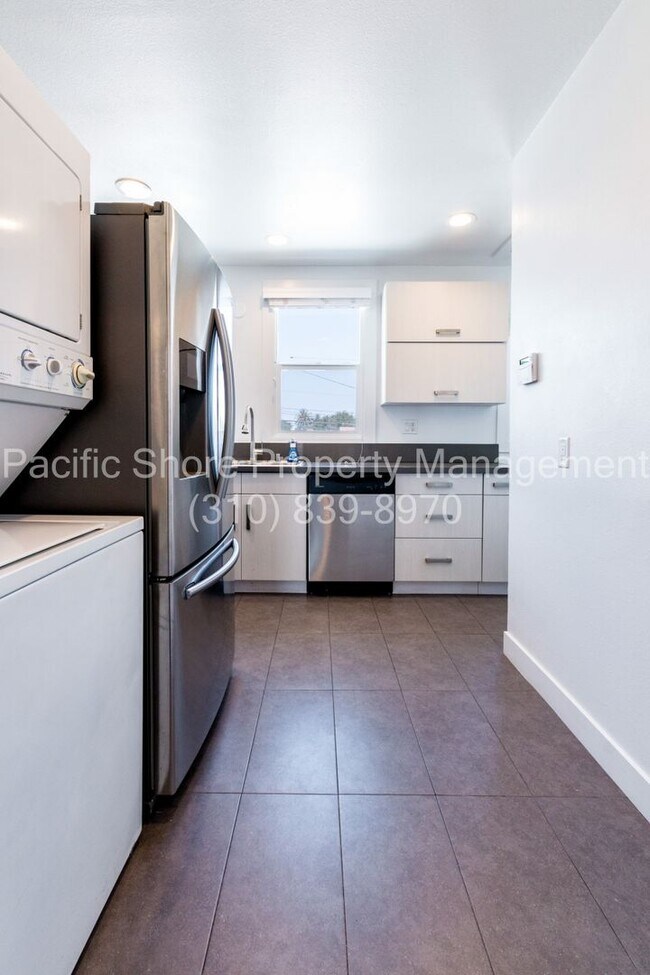 Building Photo - Mullen Duplex