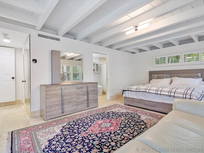 Building Photo - 411 Poinciana Dr