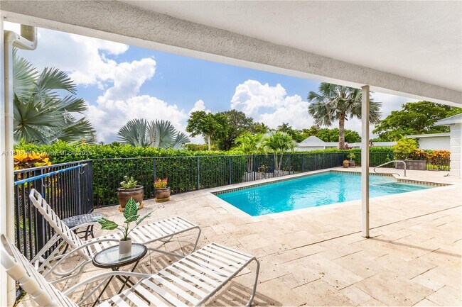 Building Photo - 4902 N Travelers Palm Ln