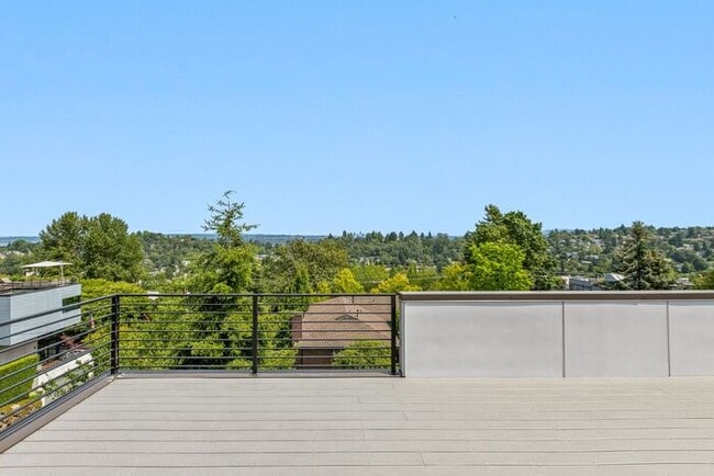 Building Photo - Stunning Ultra-Modern Capitol Hill View Home with Air Conditioning