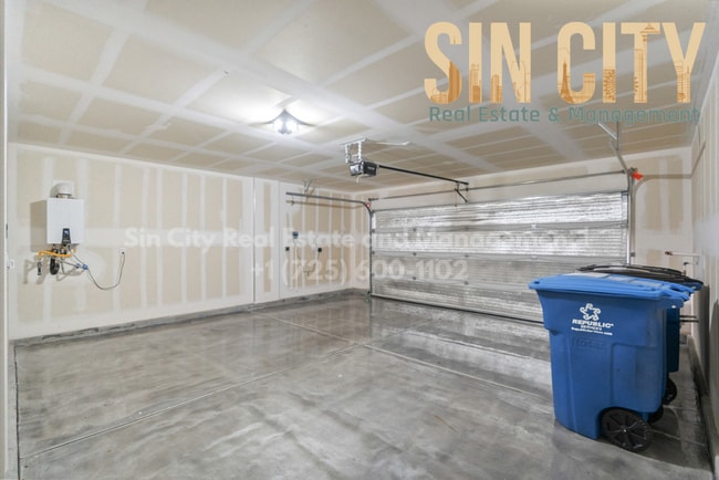 Building Photo - "Charming 4-Bed Oasis on La Cura Avenue: Spacious Living with 2.5 Baths in Vibrant Las Vegas!"