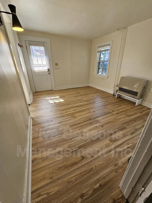 Building Photo - 16-18 Loomis Street - 6