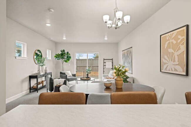 Building Photo - Mountain Views! 3 Bed/2.5 Bath Duplex with Fully Fenced Backyard - Golden Market Lane