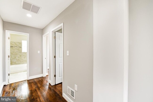 Building Photo - 707 Congress St SE