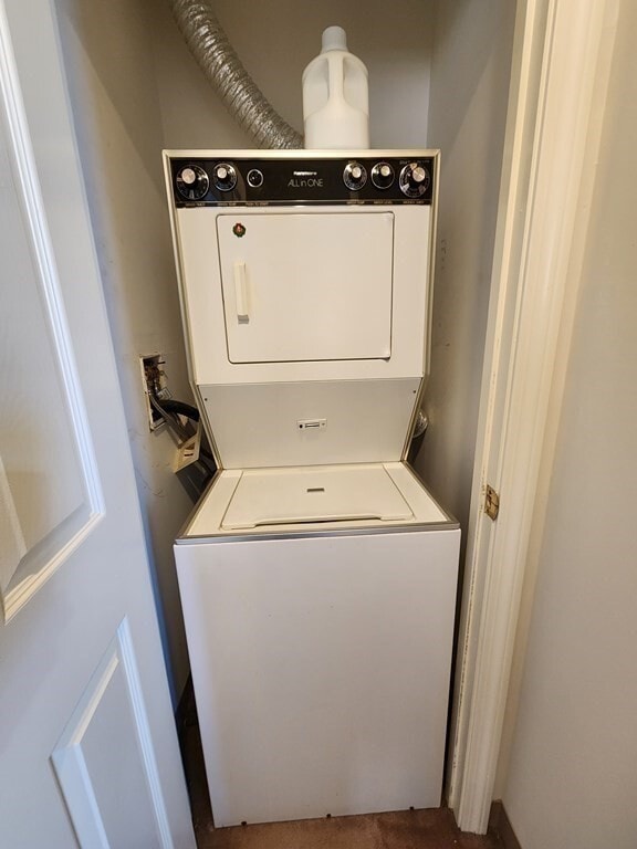 Building Photo - 10 Weston Ave