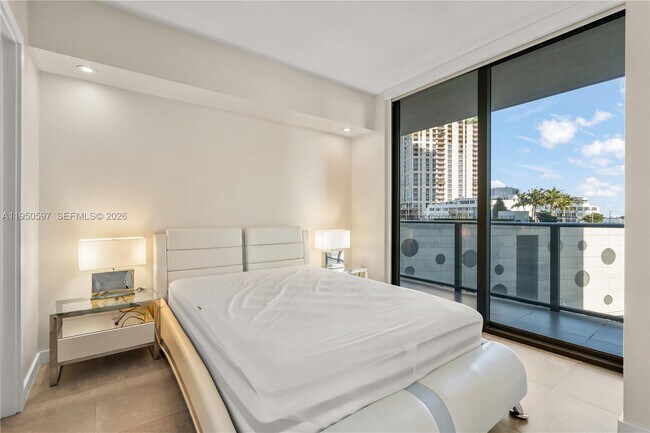 Building Photo - 501 NE 31st St