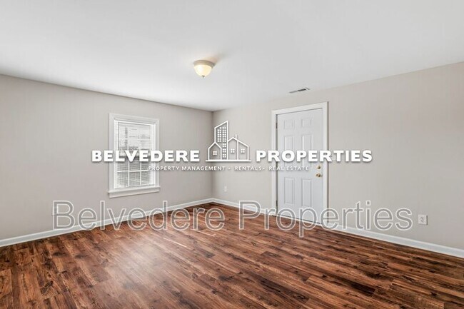 Building Photo - 611 W Green Dr