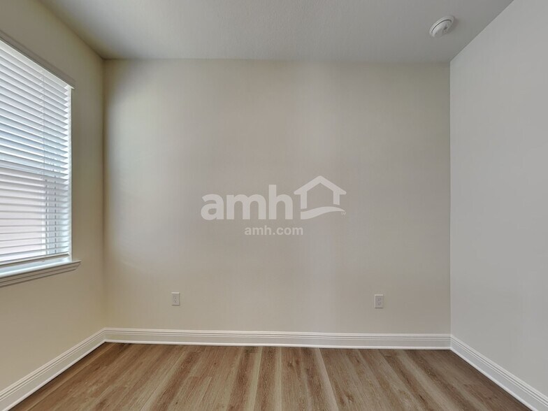 Building Photo - 5945 Sycamore Pl St