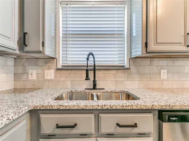 Building Photo - 3504 Quail Run Dr