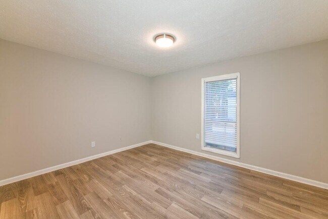 Building Photo - 1000 Belmont Park Dr SE