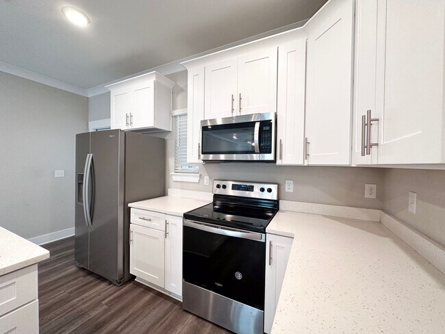 Building Photo - Centrally located townhome in The Verandas