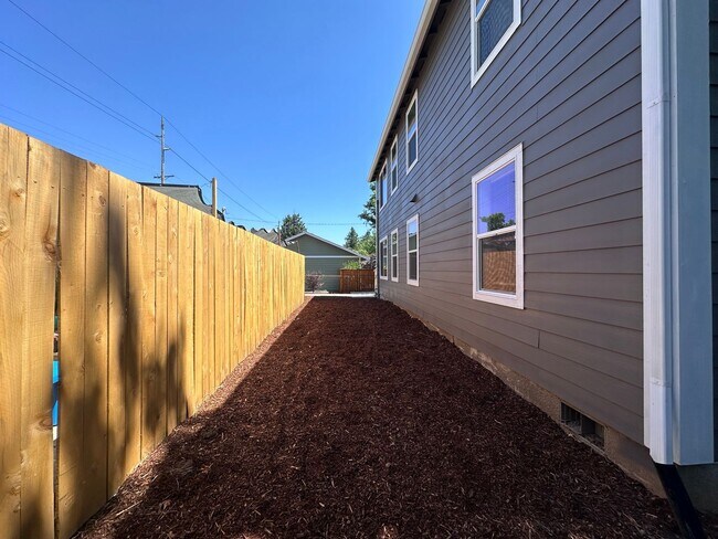 Building Photo - Brand New Construction 2 Bed 1 Bath Duplex!