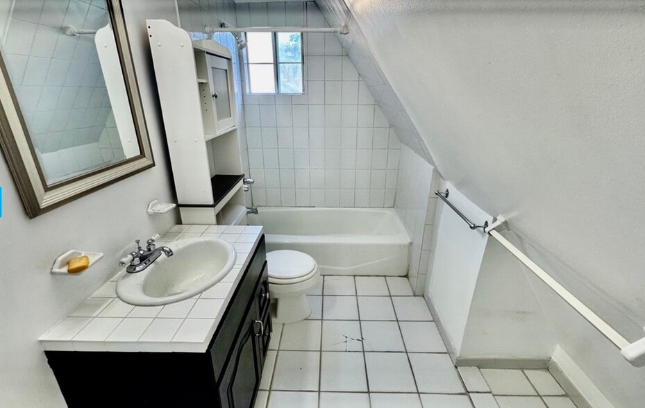 Building Photo - 459 N Alfred St