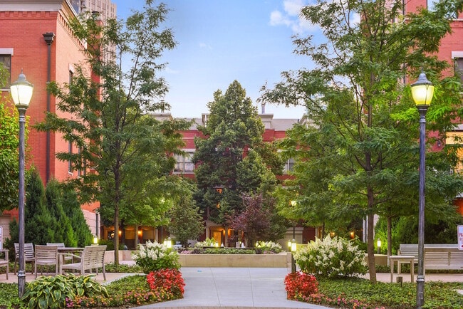 Building Photo - 400 N Clinton St