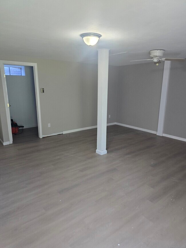 Building Photo - 17 Old Farms Ln