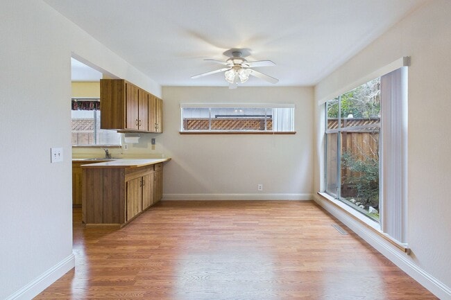 Building Photo - 1333 Regent St