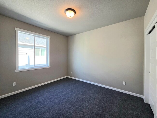 Building Photo - ** MOVE-IN SPECIAL! ** New 4-Bed Rambler | Fenced Yard | 2-Car Garage | Move-In Ready! Quincy!