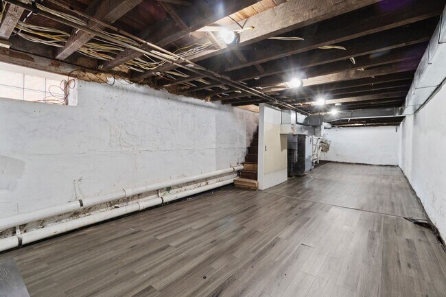 Building Photo - 3 bed 3bath