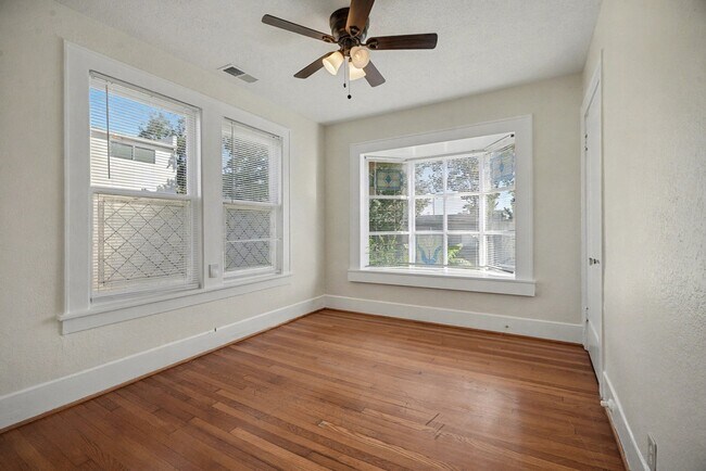 Building Photo - 2323 Park St