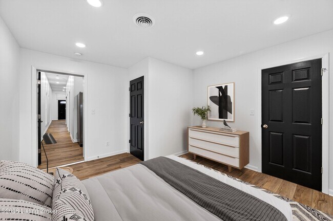 Building Photo - 508 Lilly Ave