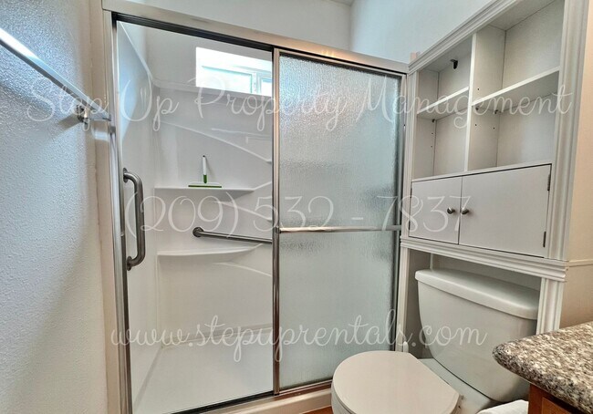 Building Photo - Updated 2BR/2BA Home | Generator • Fenced Yard • EV Charging