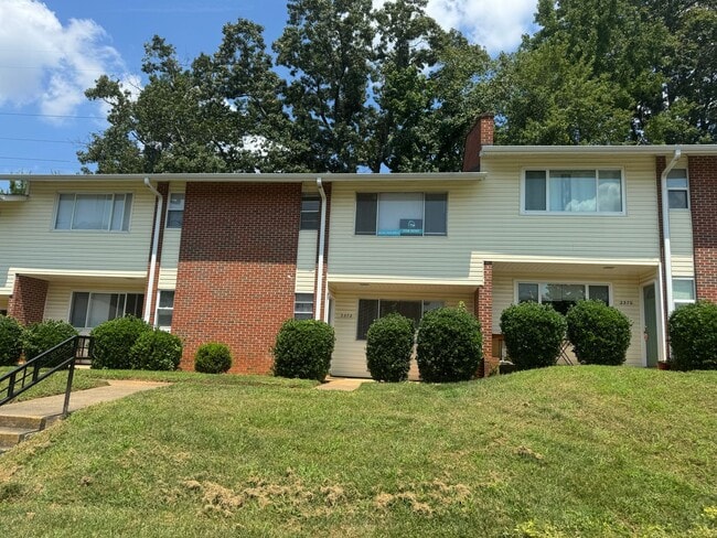 Primary Photo - 2BR/2.5BA condo in Champion Court near Cen...
