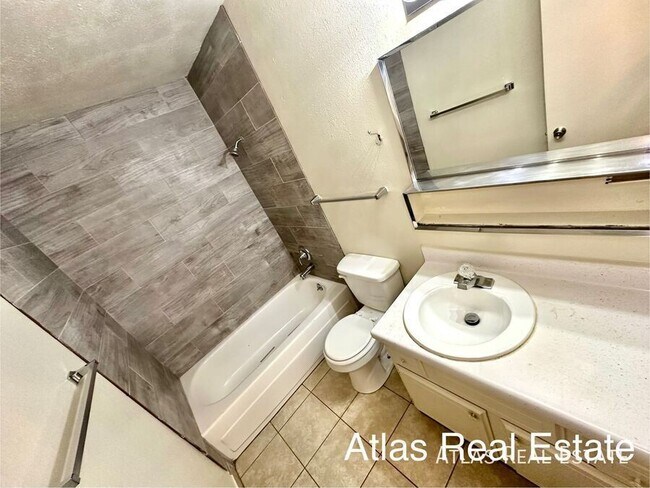 Building Photo - 3024 W Bijou St