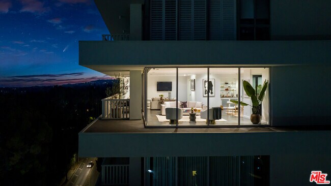 Building Photo - 9255 Doheny Rd