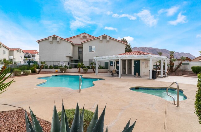 Building Photo - Charming 2-Bedroom Condo with Modern Comforts!