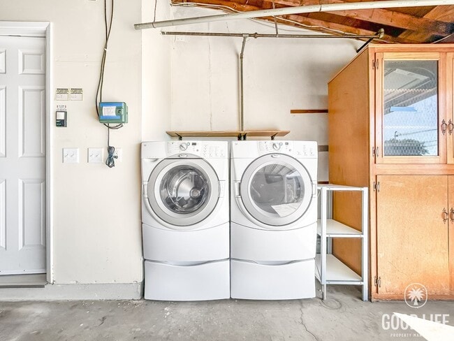 Building Photo - Beautiful 4BD/2BA W/ Large Backyard, AC, and Attached Garage in Clairemont!