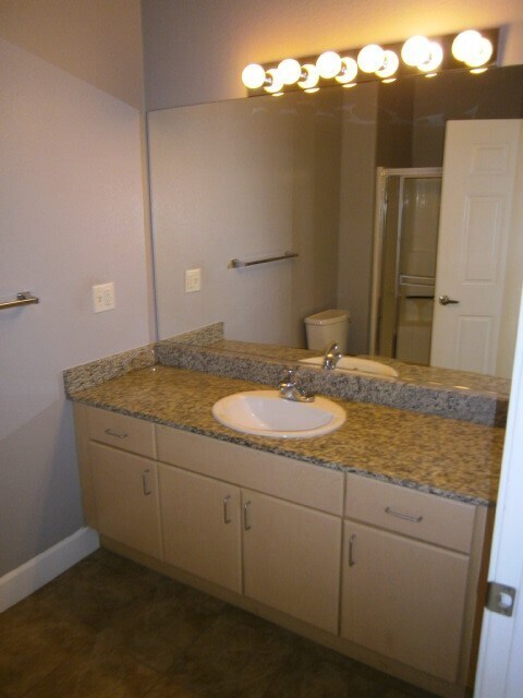 Building Photo - 2 Bed/2 Bath Condo in Downtown San Diego