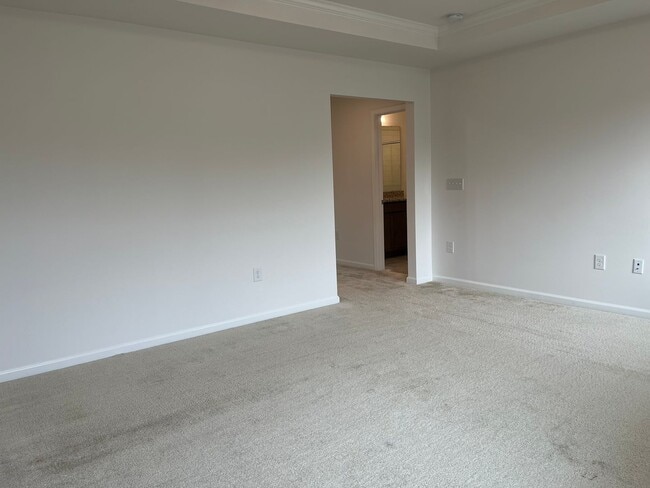 Building Photo - Stunning, Elegant Residence in Fuquay-Vari...