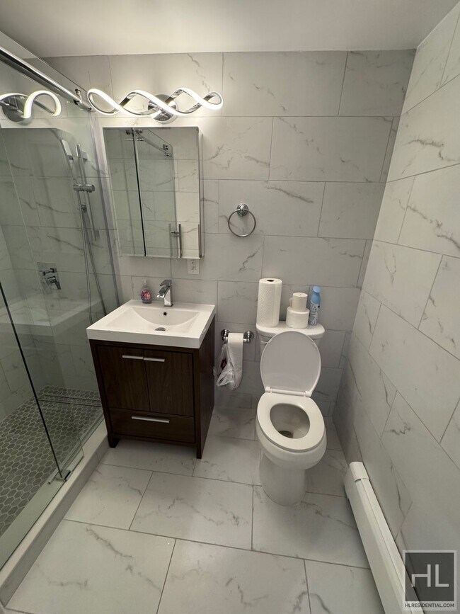 Building Photo - 2 BEDROOM | LONG ISLAND CITY