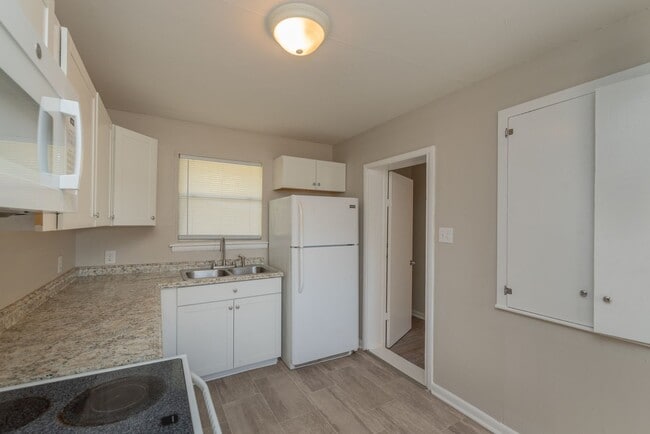 Building Photo - $1,300 - 3 bed/2 bath house for rent in Fl...